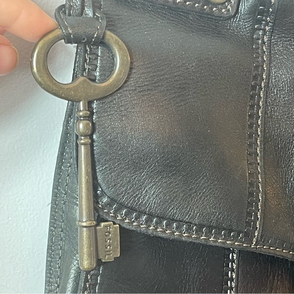 Fossil Vintage Revival Flap Black Leather Crossbody Bag - Picture 8 of 15